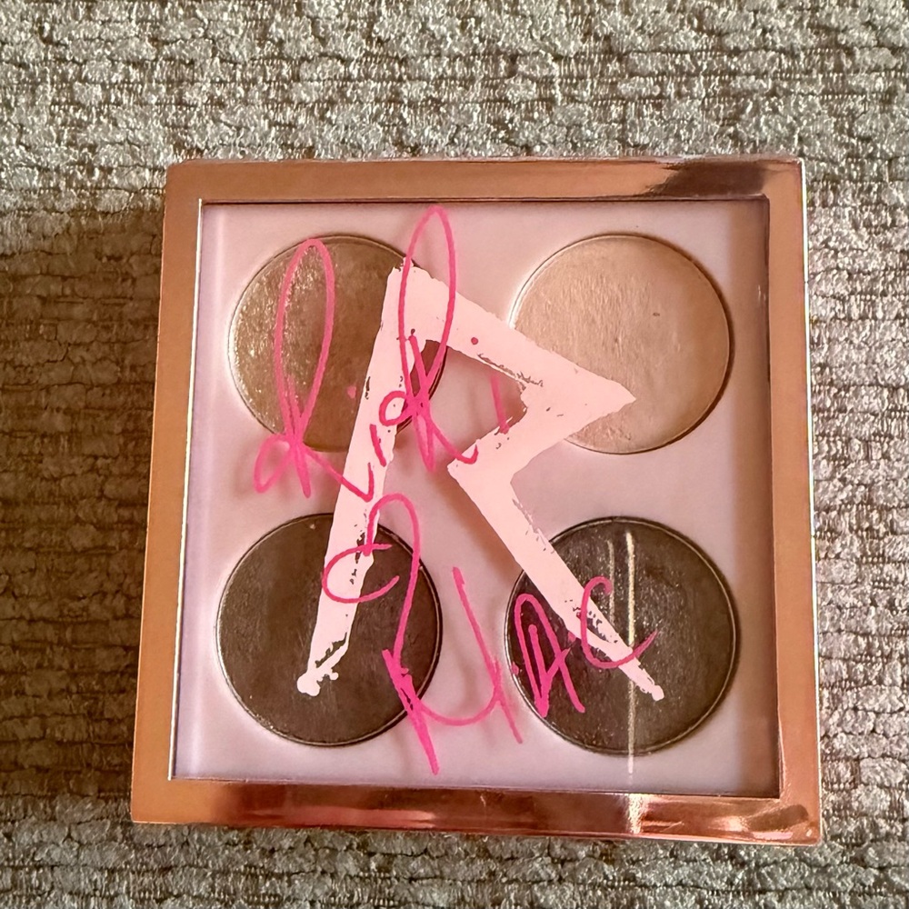 MAC Cosmetics RiRi Hearts MAC Her Cocoa Limited Edition pallet